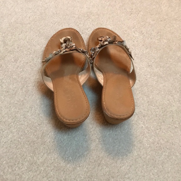 Floral sandals! - Picture 3 of 3